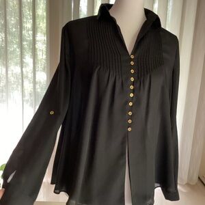 Everly chiffon like, split front, loose fit, pleated bodice,Vneck,2 way sleeve,M
